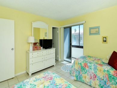 Crescent Beach 75 Yards Away From this Great Condo